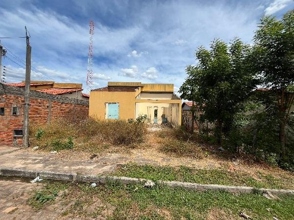Casa, 0.00 de área total, 77.00 de área privativa, 200.00 de área do terreno,  2 qto(s), a em Piracuruca/PI