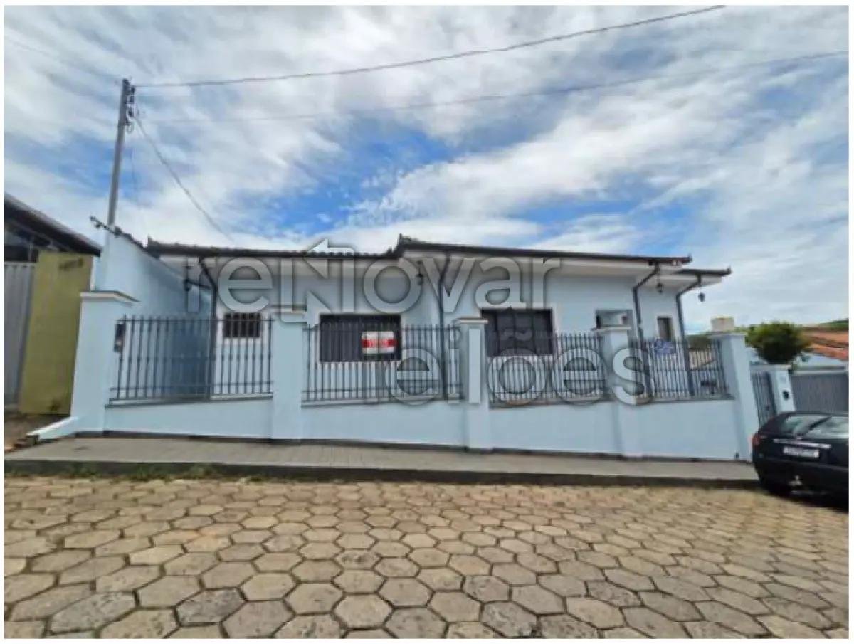 CASA DE DOIS PAVIMENTOS C / 300M² - OURO FINO / MG em Ouro Fino/MG