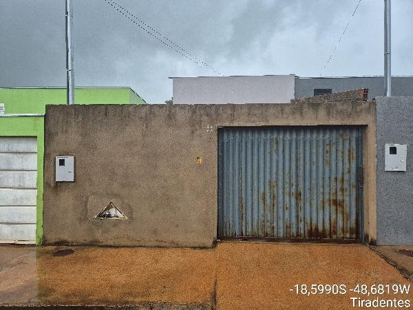 Casa, 61.77 de área total, 61.77 de área privativa, 126.00 de área do terreno,  2 qto(s), em Tupaciguara/MG