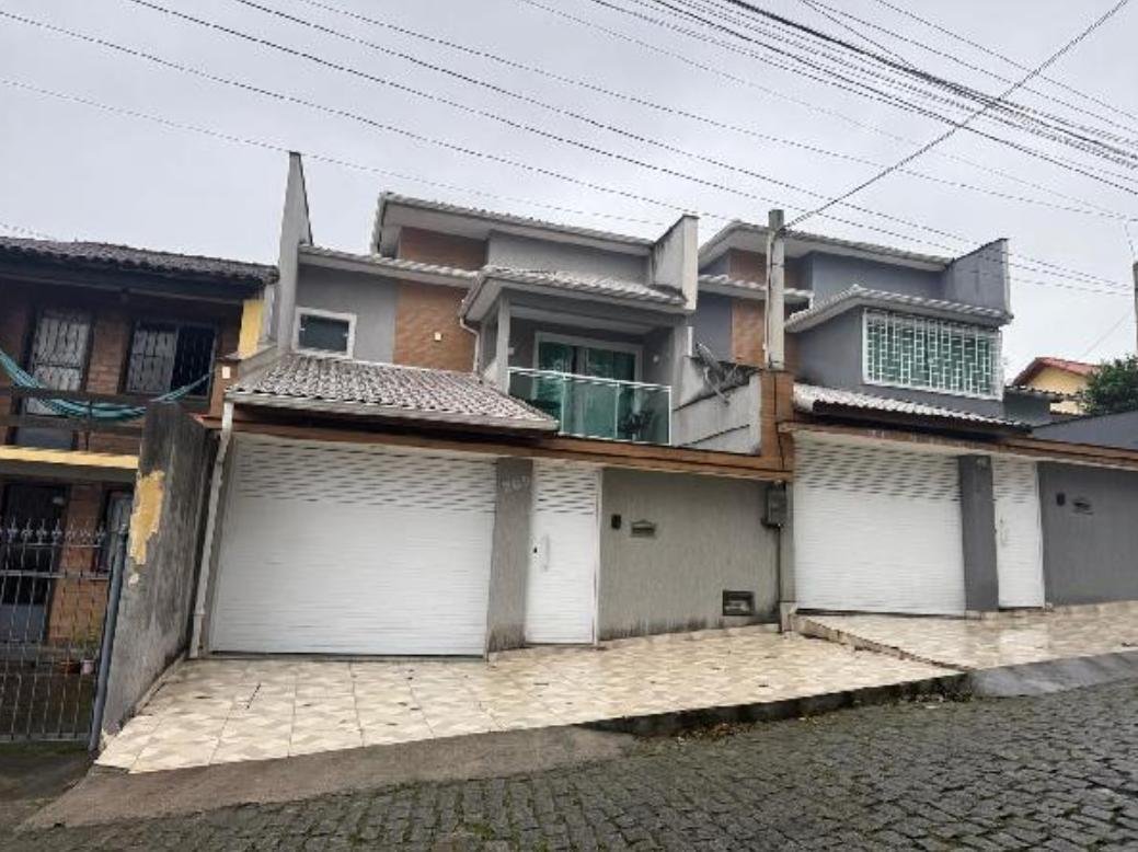 Casa - 223,9m² de área privativa, 449,3m² de área do terreno, com vaga de garagem - RIO BO em Rio Bonito/RJ