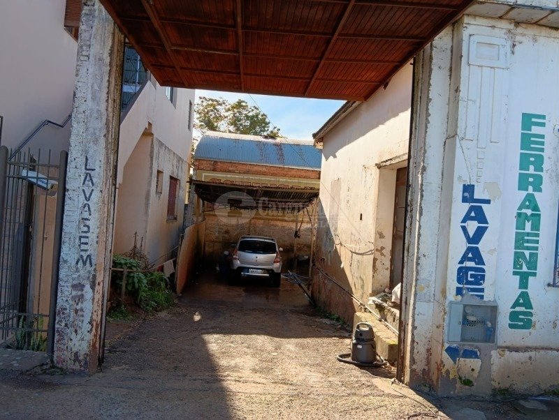 Três prédios de alvenaria, situados à rua Padre Pacheco.. em Cruz Alta/RS - foto 16