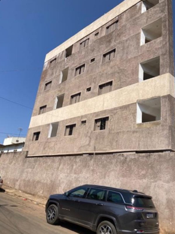 PRÉDIO COM CONSTRUÇÃO INACABADA EM PATOS DE MINAS/MG em Patos de Minas/MG - foto 19