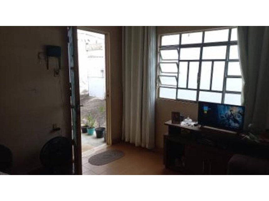 Casa à venda em leilão - Rua Maria Ortega Arrabal, 173 - Fundos - Ministro Sá Tinoco - Lot em Itaperuna/RJ - foto 5