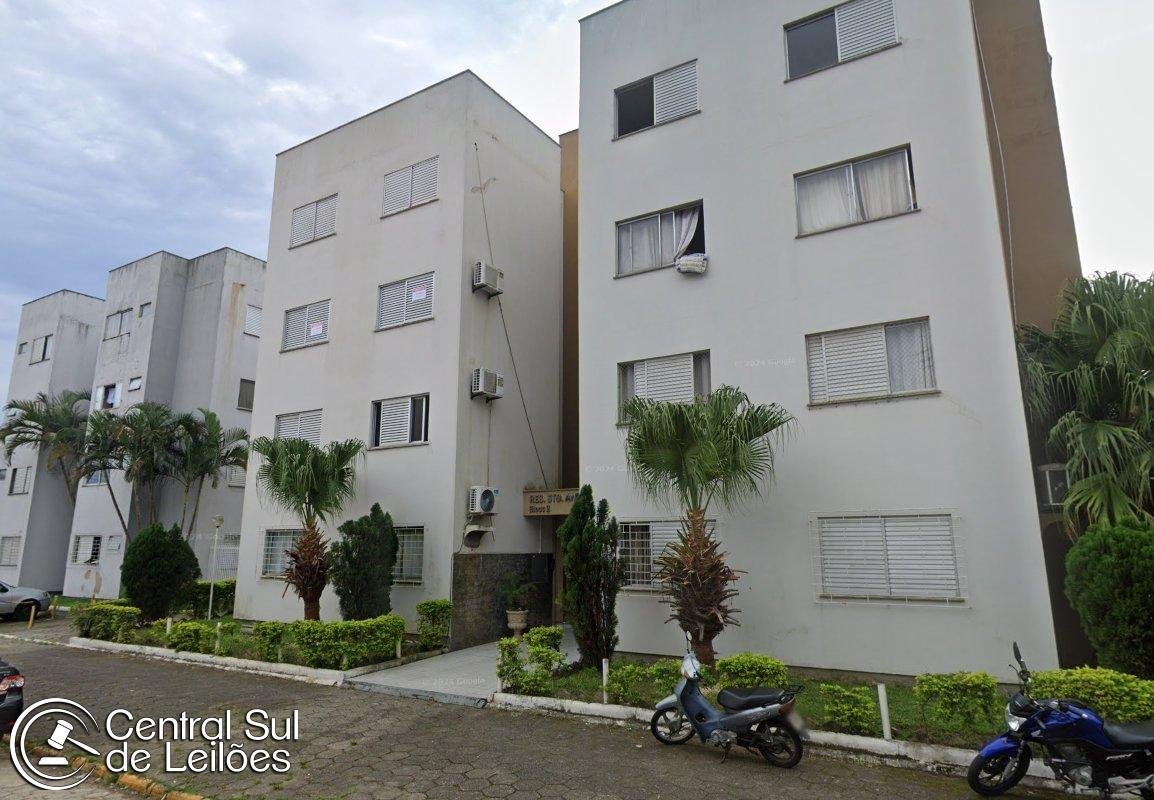 Apartamento nº 302, bloco II, no Condomínio Residencial Santo André II, em Capivari de Bai em Capivari de Baixo/SC - foto 2