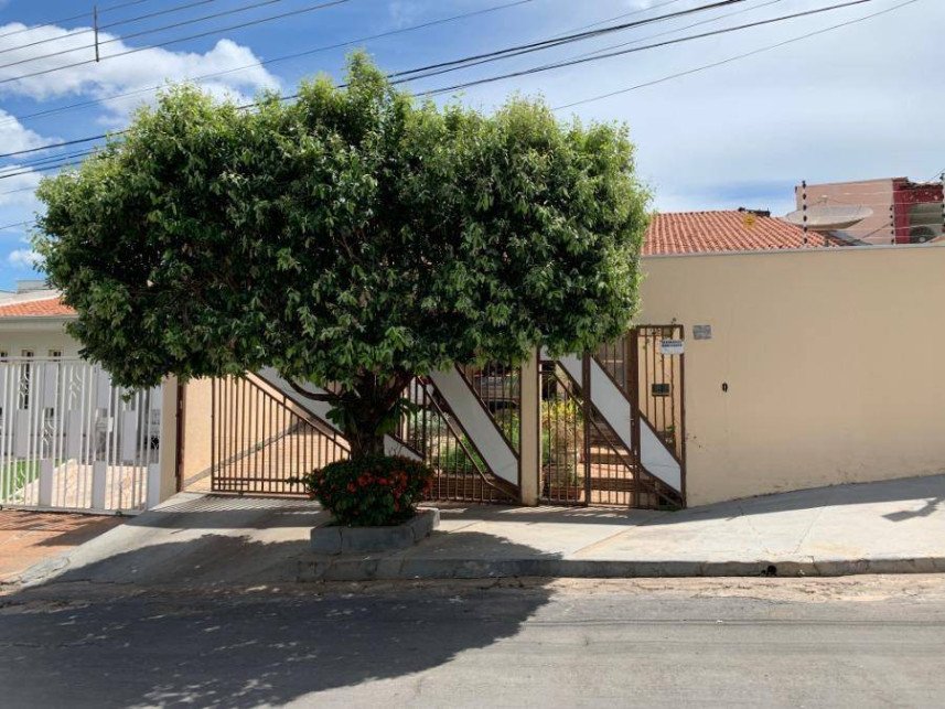 Casa à venda em leilão - Rua Palermo, 25 - Jardim Itália - Cuiabá / MT em Cuiabá/MT