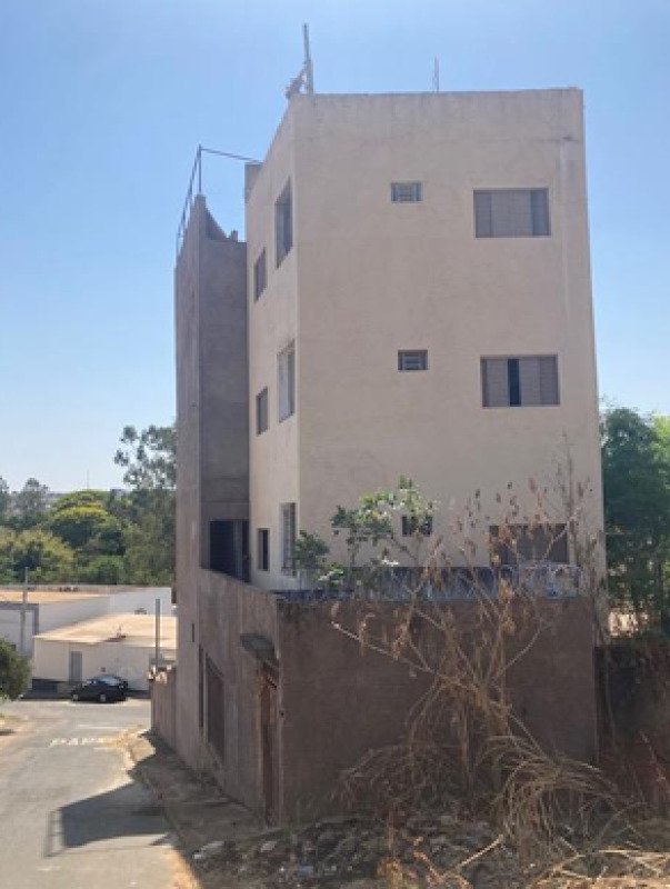 PRÉDIO COM CONSTRUÇÃO INACABADA EM PATOS DE MINAS/MG em Patos de Minas/MG - foto 18
