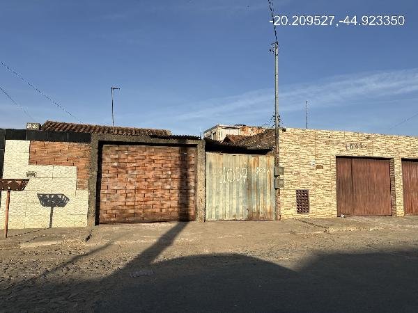Casa, 105.50 de área total, 39.00 de área privativa, 187.50 de área do terreno,  3 qto(s), em Divinópolis/MG