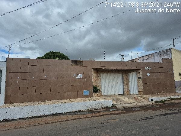 Casa, 181.35 de área total, 181.35 de área privativa, 600.00 de área do terreno,  3 qto(s) em Juazeiro do Norte/CE