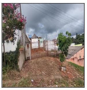 Casa, 0.00 de área total, 48.00 de área privativa, 300.00 de área do terreno. em Bagé/RS