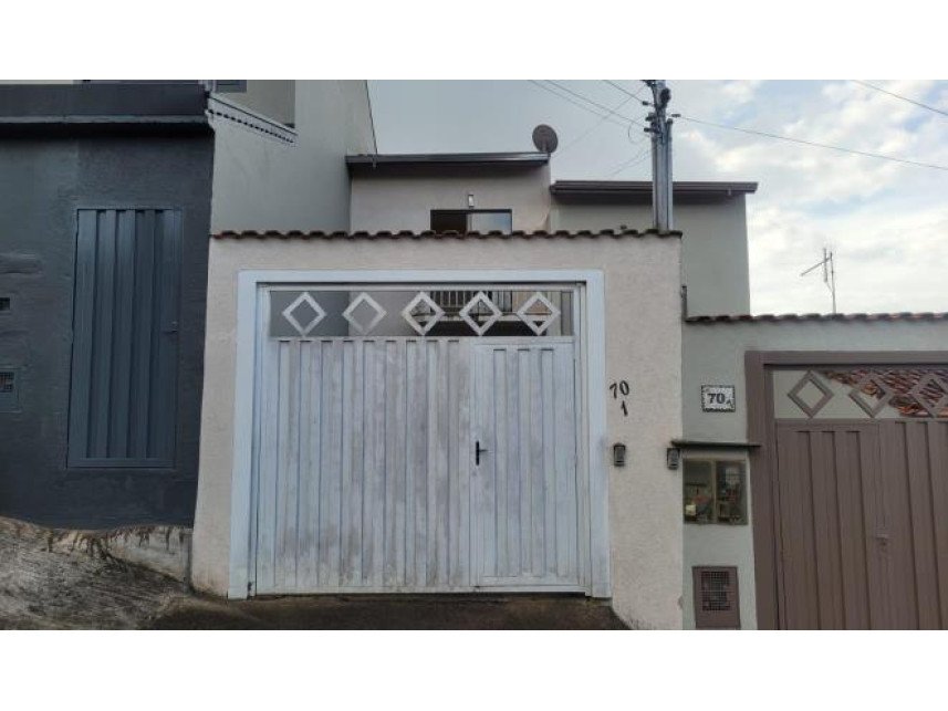 Casa à venda em leilão - Rua Salvador Olinto dos Reis, 70/01 - Casa 02 - Jardim Itamaraty em Poços de Caldas/MG