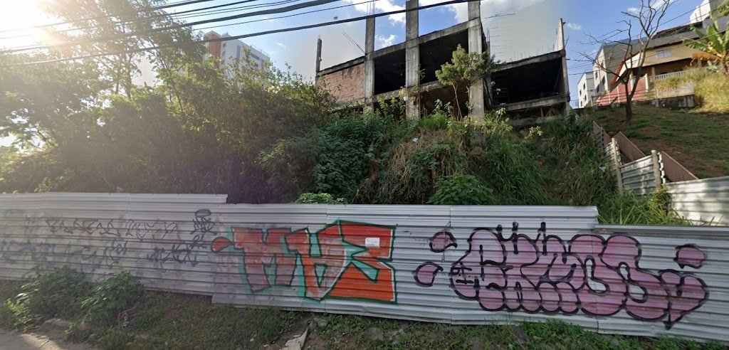 Terreno c/ 717,25m² e estrutura inacabada de 619,54m² | B. Coração Eucarístico, Belo Horiz em Belo Horizonte/MG