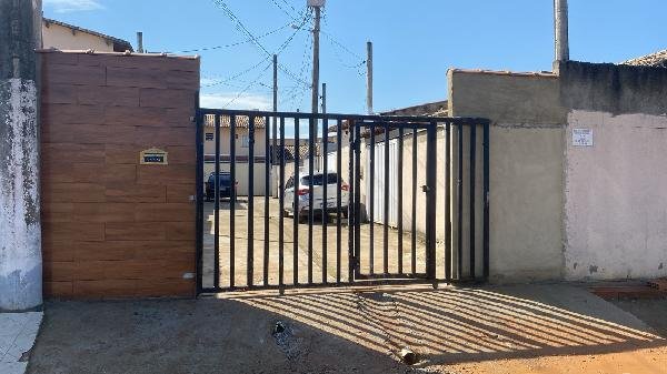 Casa, 0.00 de área total, 52.80 de área privativa, 88.40 de área do terreno,  2 qto(s), a. em Belford Roxo/RJ