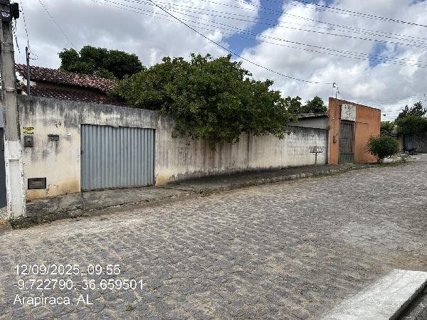 Casa, 249.73 de área total, 80.30 de área privativa, 319.73 de área do terreno,  3 qto(s), em Arapiraca/AL