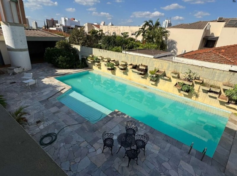CASA RESIDENCIAL - Alto Padrão localizada no Centro da .. em Catanduva/SP - foto 1
