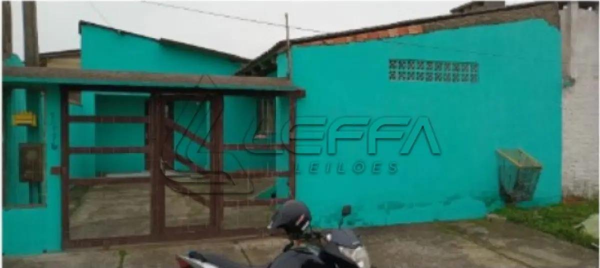 DIREITOS E AÇÕES DE UM TERRENO URBANO, COM BENFEITORIAS, SITUADO NO LUGAR DENOMINADO ZONA em Tramandaí/RS