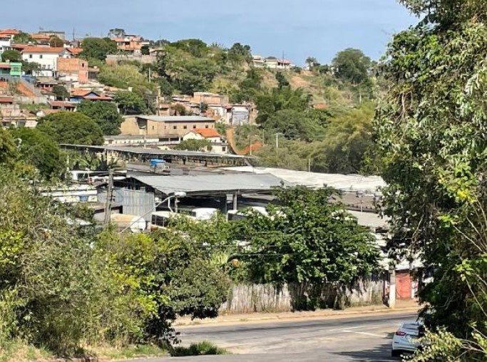 Comercial, 0.00 de área total, 261.48 de área privativa, 6500.00 de área do terreno. em Três Corações/MG - foto 2
