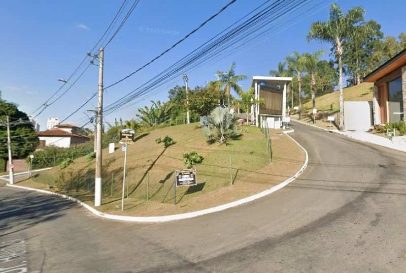 UM IMÓVEL RESIDENCIAL EM JUIZ DE FORA/MG em Juiz de Fora/MG - foto 2