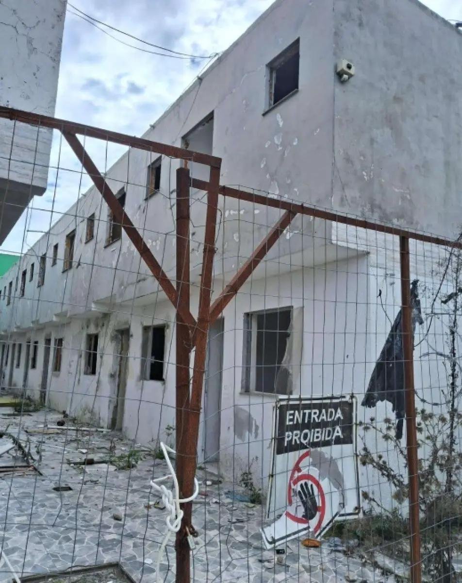 Prédio de Alvenaria dividido em 16 unidades - Rua Guilherme Echenique, nº 300 - Pelotas/RS em Pelotas/RS