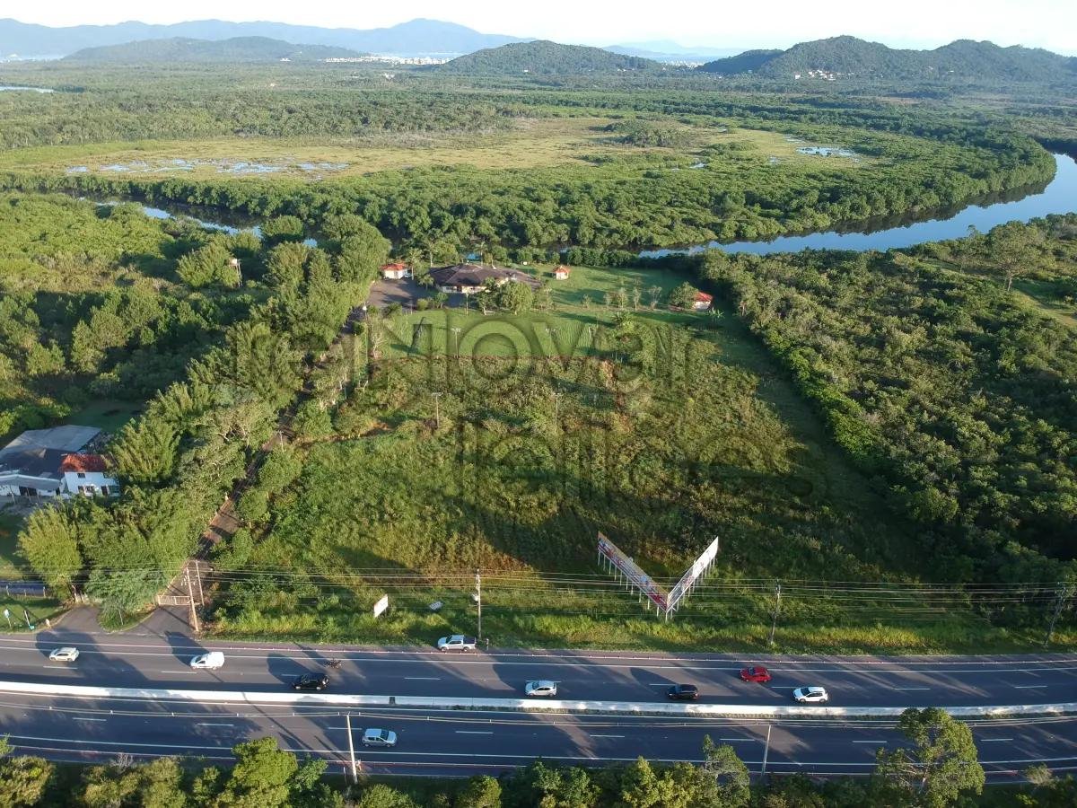 ÁREA COM 30.000 M2 - RODOVIA SC401 - CANASVIEIRAS / FLORIANÓPOLIS - SC em Florianópolis/SC
