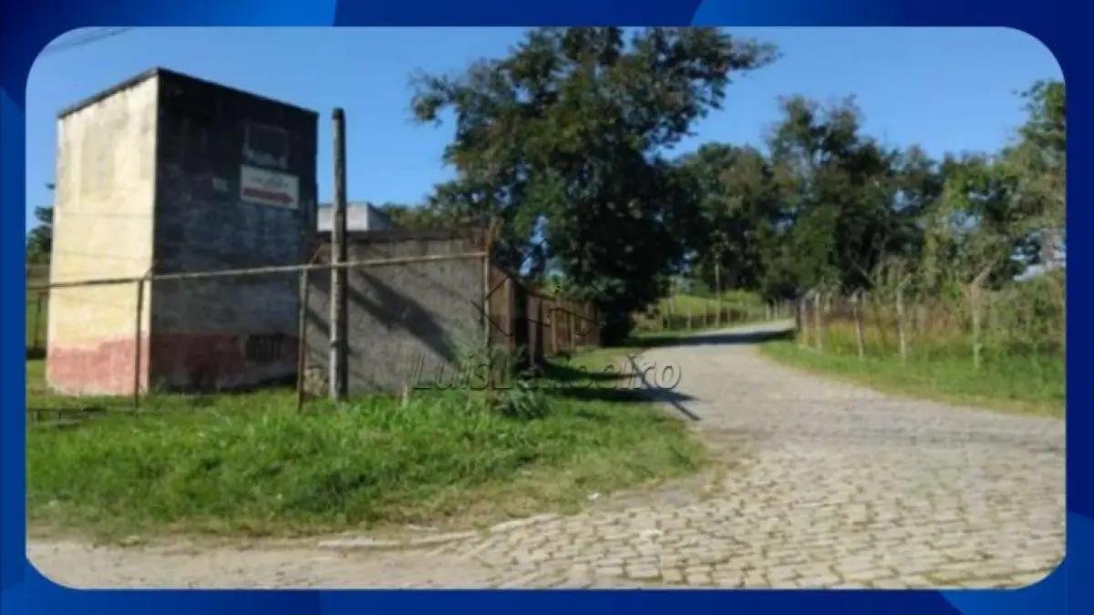 GLEBA DE TERRAS COM BENFEITORIAS - Situada na Rodovia Presidente Dutra, nº 190, com frente em Queimados/RJ