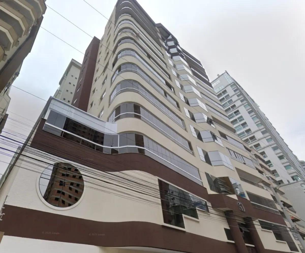 APARTAMENTO nº 802, localizado no 12º pavimento e no 13º pavimento do Edifício RESIDENCIAL em Itapema/SC