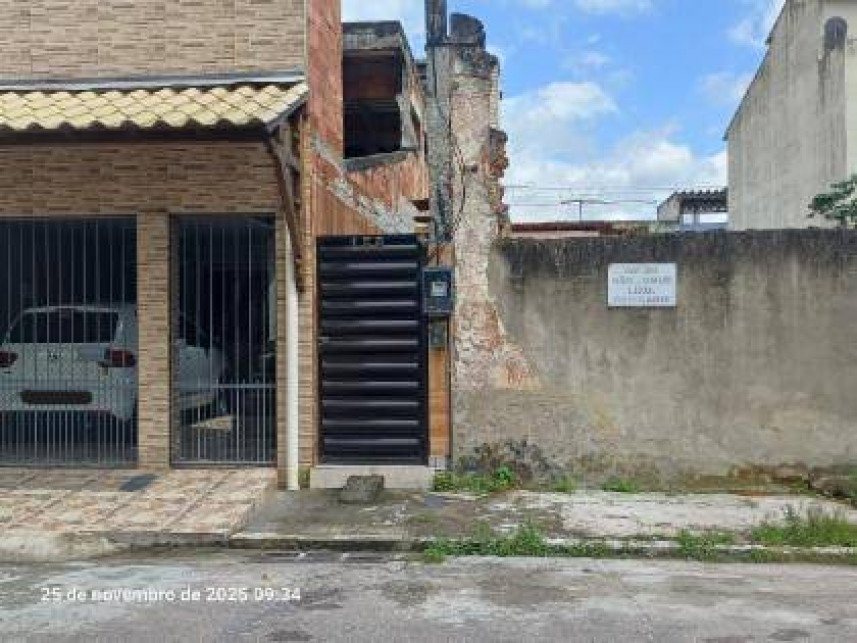 Casa à venda em leilão - Rua Major Magalhães, 156 - Fundo - Centro - Magé / RJ em Magé/RJ