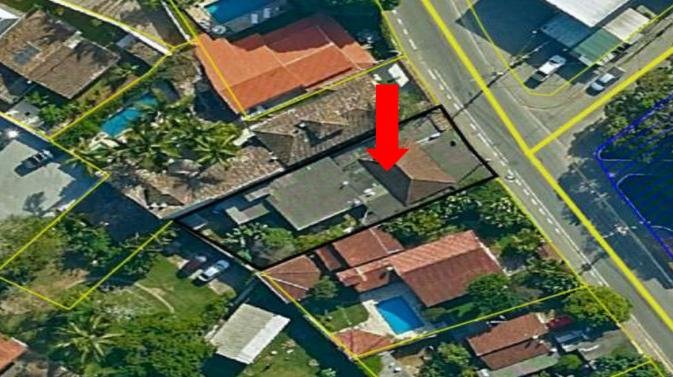 DIREITOS DE 50% DE IMÓVEL COM PRÉDIO RESIDENCIAL E COMERCIAL EM TERRENO DE 490,00 m² – AV. em Ilhabela/SP - foto 2